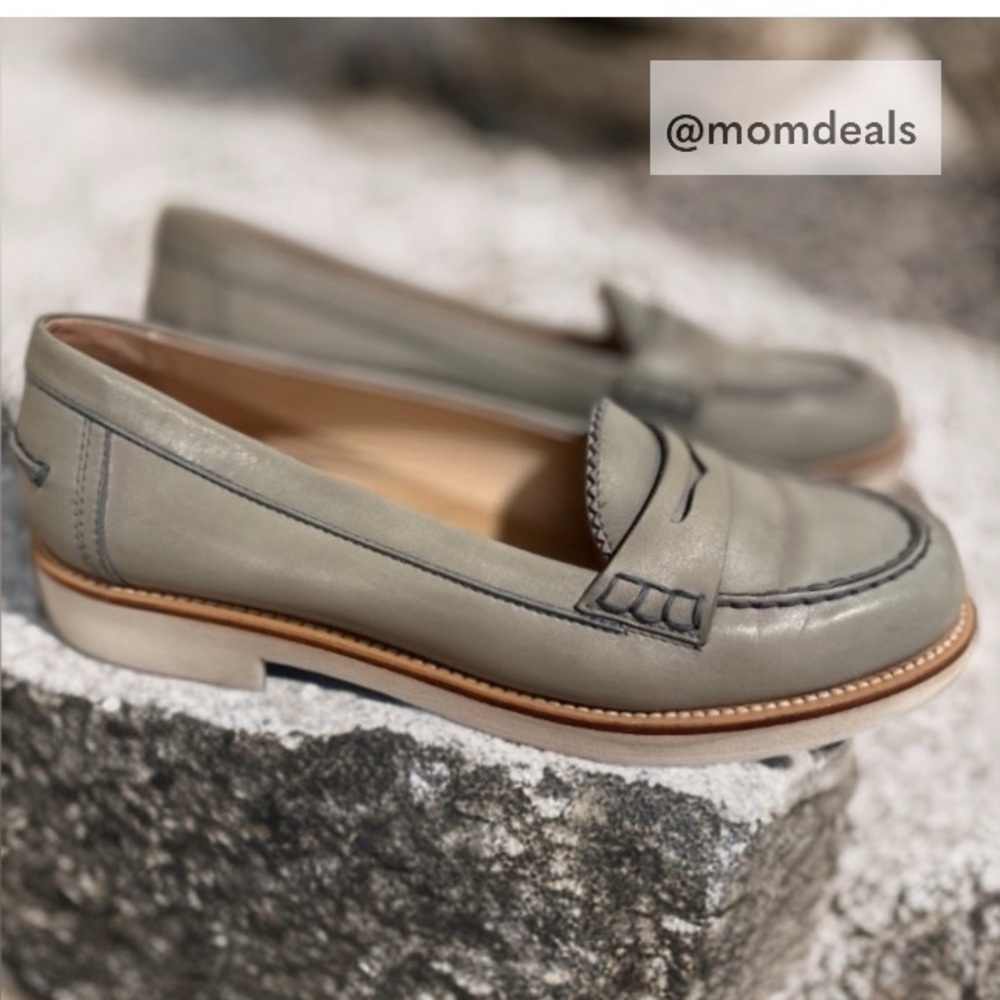 TOD’s Women’s Leather Loafer Sea Foam Green Flat Size 39 EU Made in Italy - Picture 3 of 17
